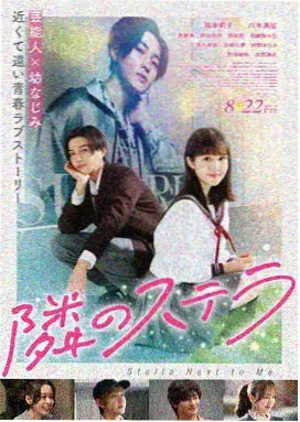 旧日回声修复版剧照，老放映机光束穿过烟雾